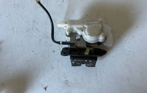 Mazda 5 Tailgate/trunk/boot lock/catch/latch B6701