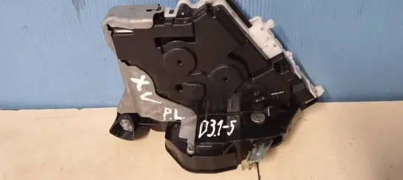 Subaru XV Front door lock