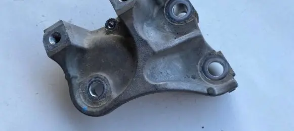 Honda CR-V Engine mounting bracket QD100ZHF1 060627