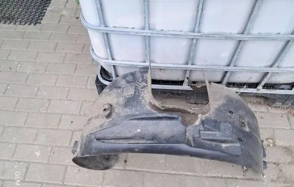 Front wheel arch liner splash guards