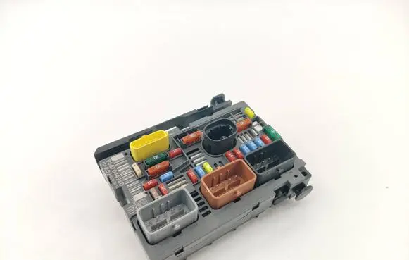 Citroen C5 Fuse module 9667044980