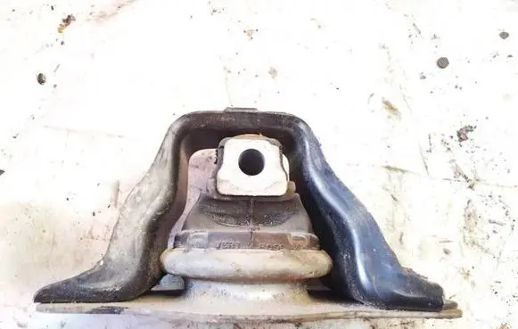 Nissan Primera Engine mount bracket 3200592642 3200549046