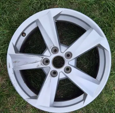 Audi Q2 - R17 alloy rim 