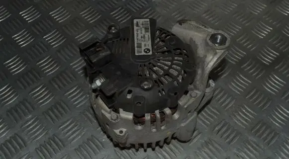 Toyota Avensis T270 Generator/alternator 2619890A
