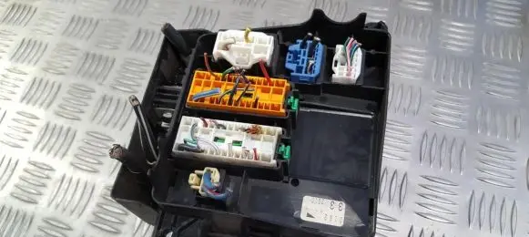 Mazda Premacy Fuse box set 332g10