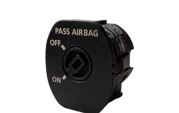 Land Rover Discovery 3 - LR3 Passenger airbag on/off switch YWL500050PUJ
