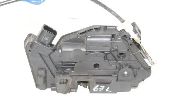 Volkswagen Scirocco Front door lock 5N2837015A