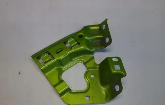Opel Karl Fender mounting bracket