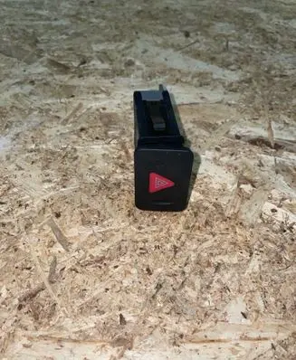 Volkswagen Golf IV Hazard light switch 1J0953235J 0820