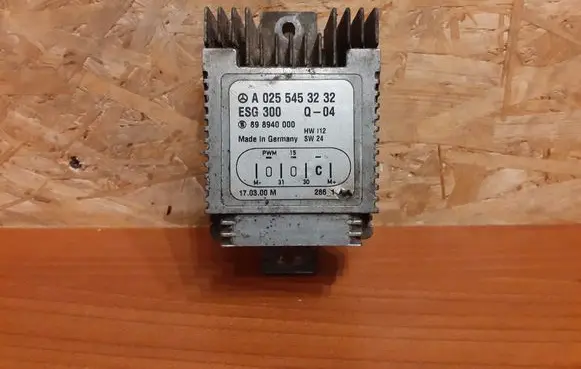 Mercedes-Benz A W168 Coolant fan relay A0255453232 898940000