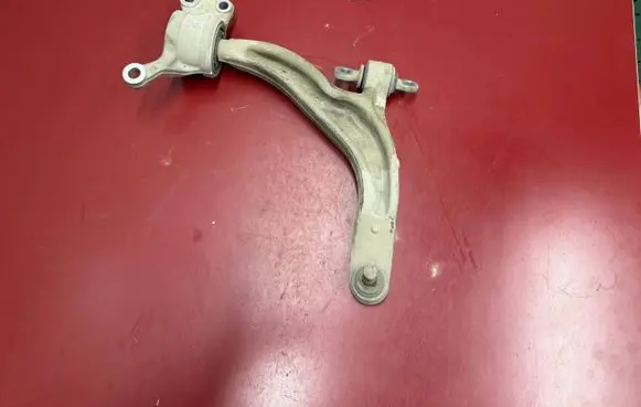 Chrysler Pacifica Front lower control arm/wishbone 68229020AG
