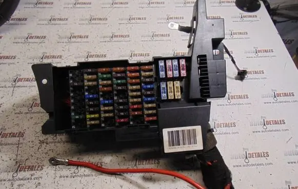 Mercedes-Benz B W245 Fuse module A1695451740