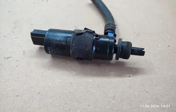 Audi A4 S4 B8 8K Windscreen/windshield washer pump 3B7955681