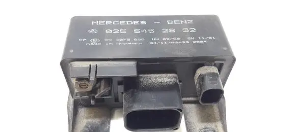 Mercedes-Benz C W202 Glow plug pre-heat relay 0255452832