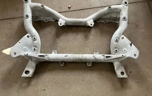 Mercedes-Benz C W204 Front subframe A2046280557