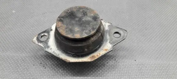 Volkswagen Golf III Engine mount vacuum valve 867199383A
