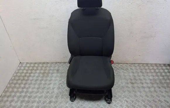 Toyota Auris 150 Front passenger seat 7107102G10B3 7143002P10B2 7191002A20B1