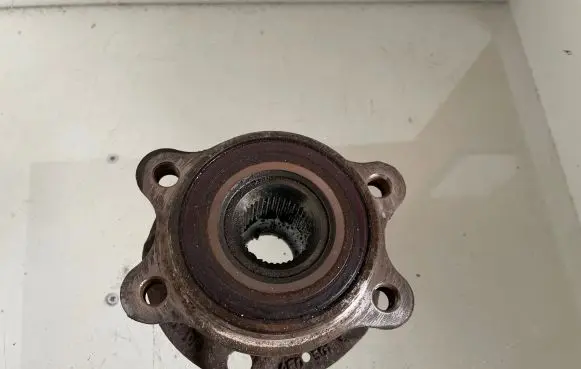 Audi A6 S6 C6 4F Front wheel hub