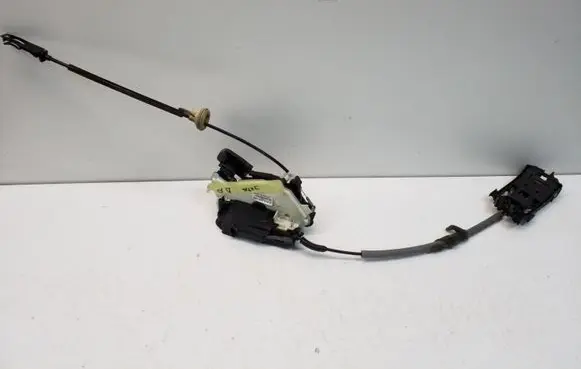 Volkswagen Jetta VI Front door lock 5K1837016E