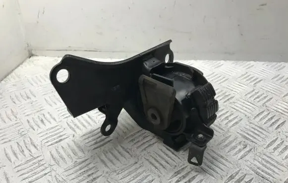 Toyota Avensis T250 Engine mount bracket 123720R010