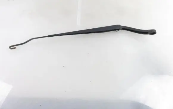 Chevrolet Captiva Front wiper blade arm