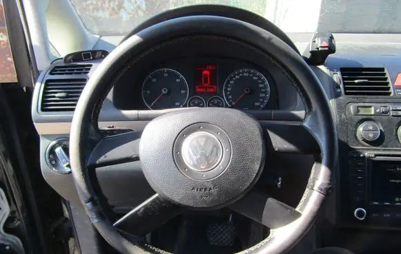 Volkswagen Cross Touran I Steering wheel 