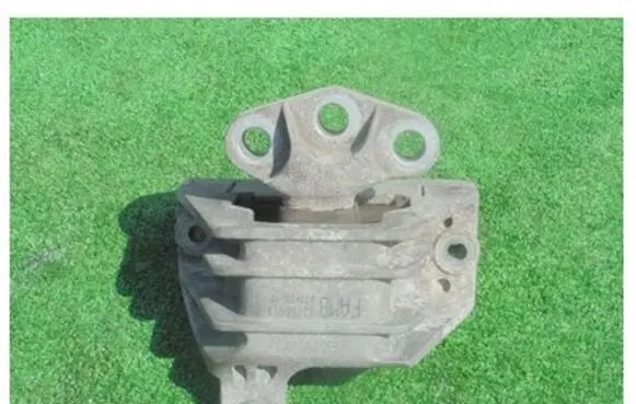 Cadillac BLS Engine mount bracket