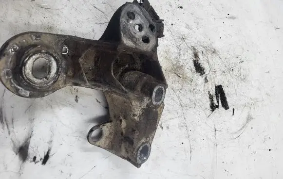 Audi A4 S4 B5 8D Engine mounting bracket 8d00189952h