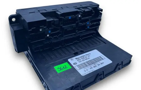 Mercedes-Benz C AMG W203 Central body control module S3612 A2035454101