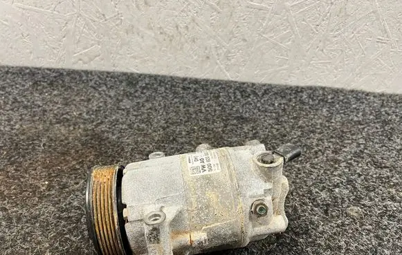 Volkswagen Touran III Air conditioning (A/C) compressor (pump) 5Q0820803D