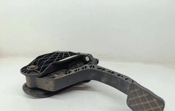Volkswagen Golf Plus Clutch pedal 1K1721059CG