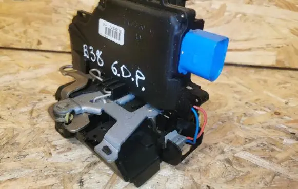 Volkswagen Golf Plus Rear door lock 7L0839016