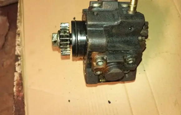 Fuel injection high pressure pump