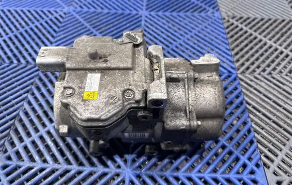 Toyota Prius+ (ZVW40) Air conditioning (A/C) compressor (pump) ES27C 0422000404 12T03257