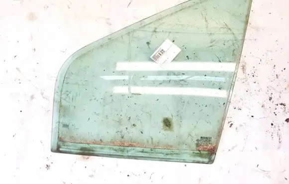 Renault Scenic I Front door vent window glass four-door 