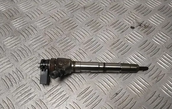 Volkswagen PASSAT B8 Fuel injector 04L130277AE