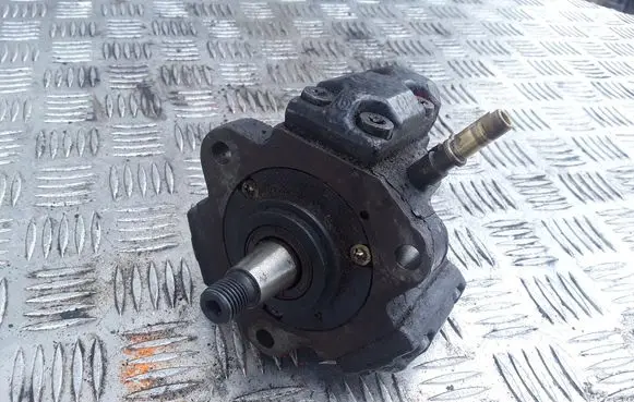Renault Megane II Fuel injection high pressure pump 7700111010 0445010018