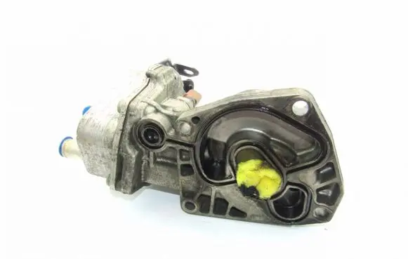 Oil filter mounting bracket
