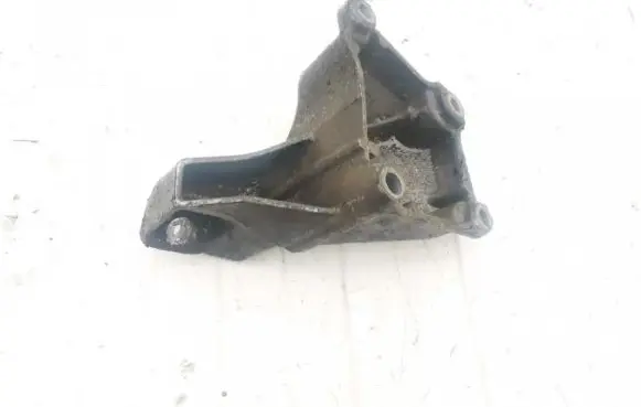 Audi A4 S4 B5 8D Engine mounting bracket 8d0199307g