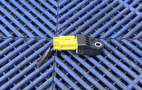 Toyota Prius (XW30) Airbag deployment crash/impact sensor 8983175020