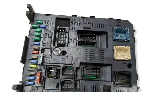 Peugeot 5008 Comfort/convenience module 966689538001 2812019063 281192462C