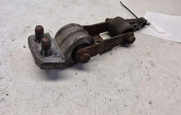 Volvo V70 Engine mount bracket 9445335