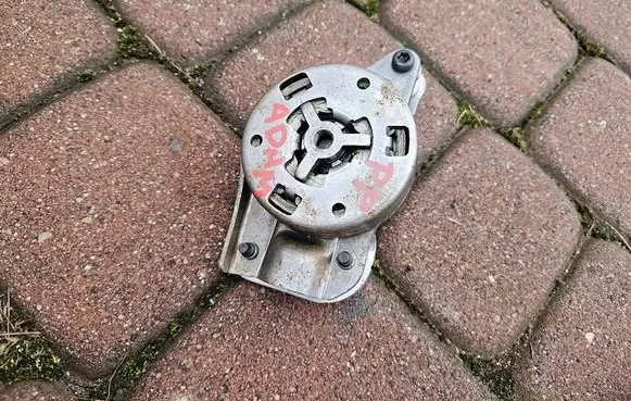 Opel Adam Seat adjustment assembly 