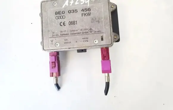 Audi A4 S4 B6 8E 8H Antenna control unit 8e0035456 0681