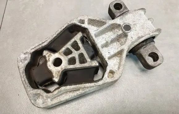 Mercedes-Benz B W246 W242 Engine mounting bracket A2462400200