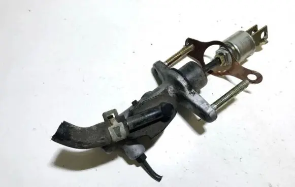 Toyota RAV 4 (XA20) Clutch master cylinder