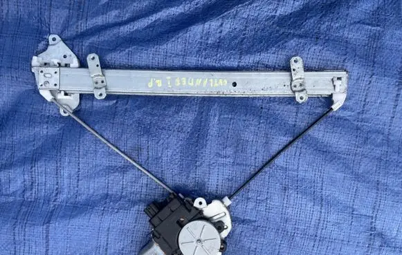 Mitsubishi Outlander Front door window regulator with motor 