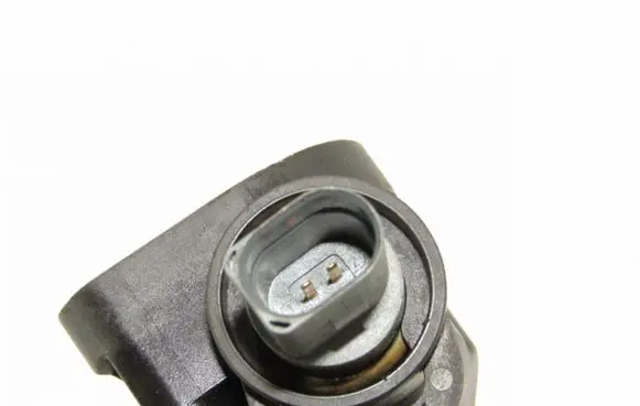 Volkswagen PASSAT B6 Thermostat housing 03L121132