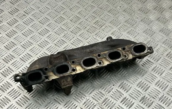 Volvo XC90 Exhaust manifold 30637921
