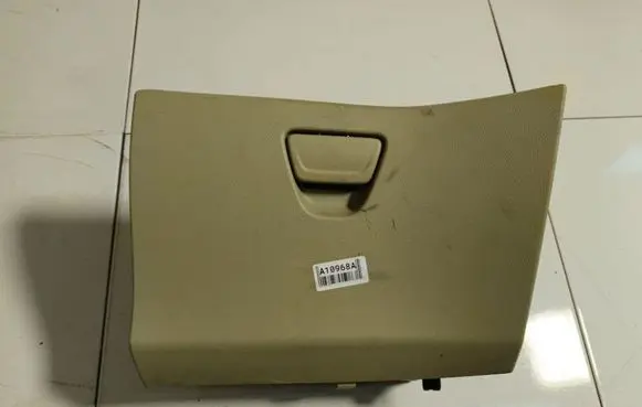 Glove box